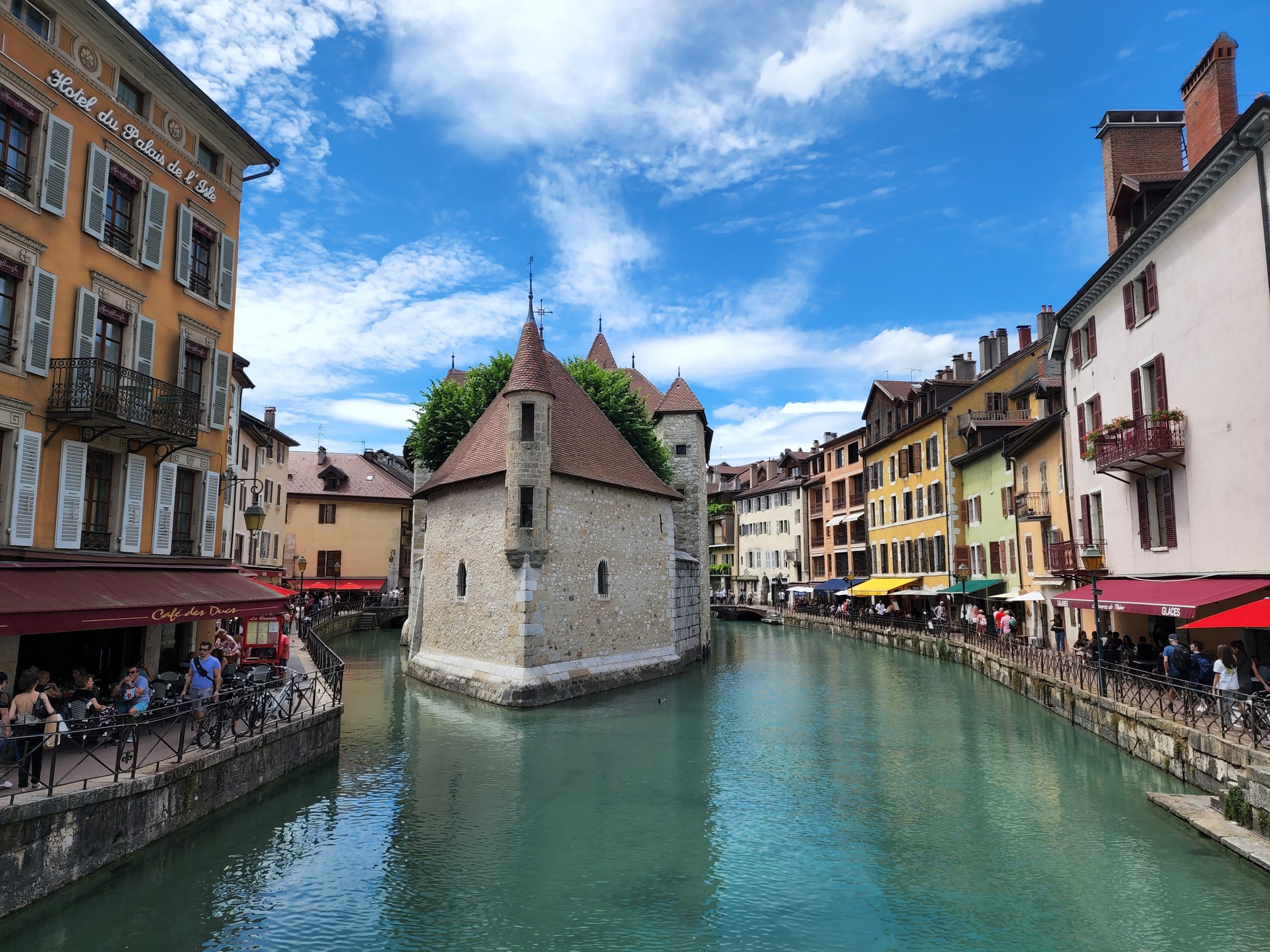 Annecy A Picturesque City On An Alpine Lake Bustles In The Summer Sun Annecy A Picturesque City On An Alpine Lake Bustles In The Summer Sun