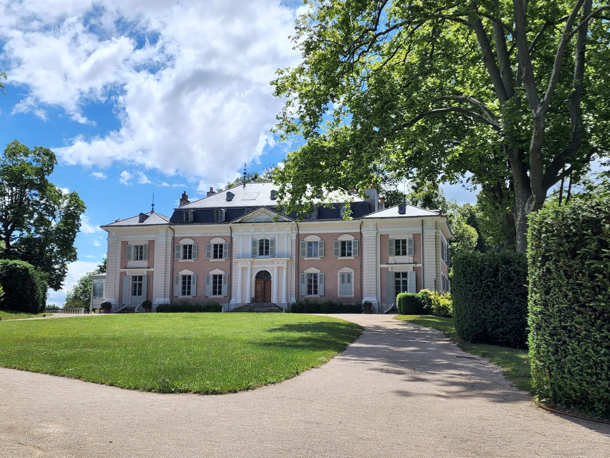 Château de Voltaire at FerneyVoltaire Wanderwiles